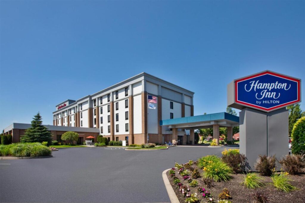 Hampton Inn Coventry-Warwick Area - Image 1