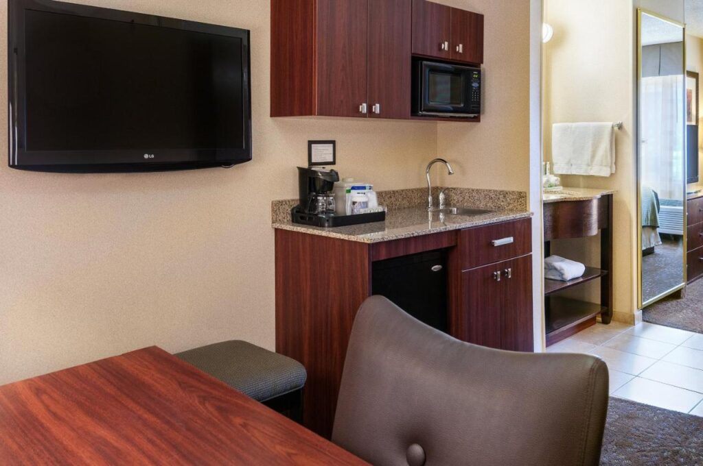 Holiday Inn Express & Suites Sandy - South Salt Lake City by IHG - Image 4