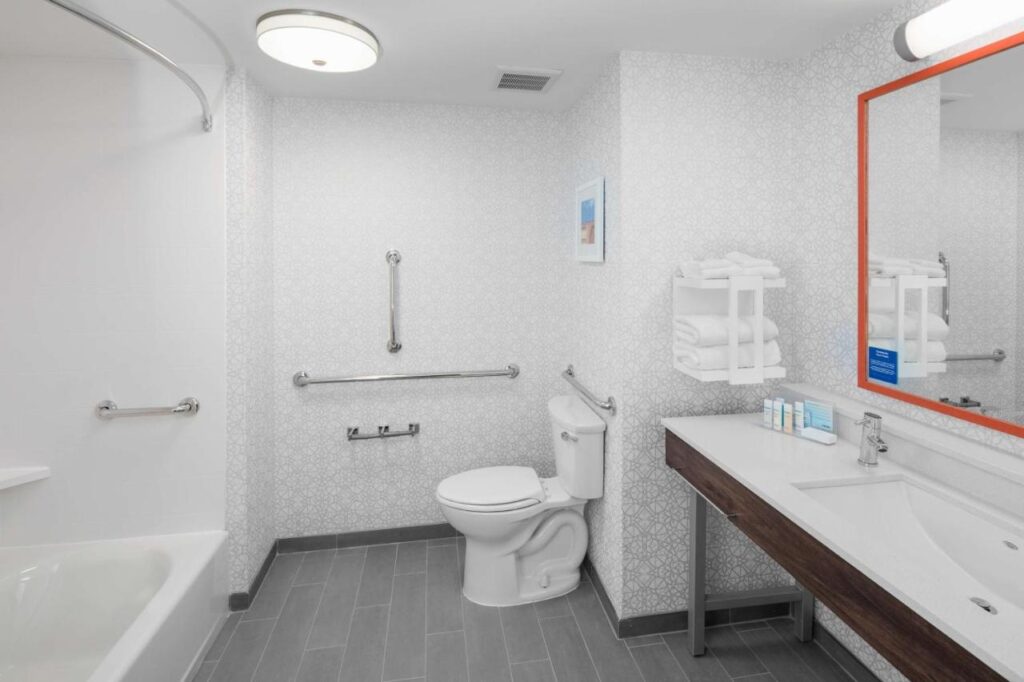 Hampton Inn Smithfield Selma, NC - Image 4