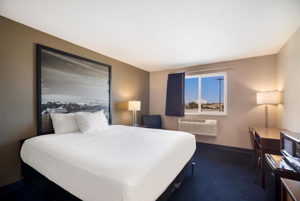 Americas Best Value Inn Sparks - Image 3