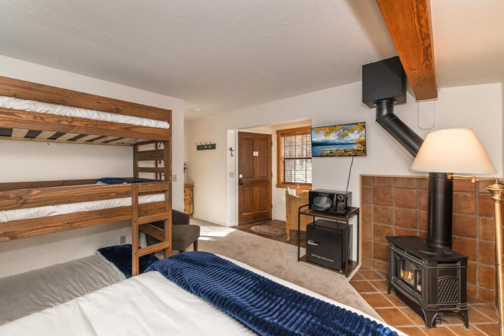 Donner Lake Inn - Image 5