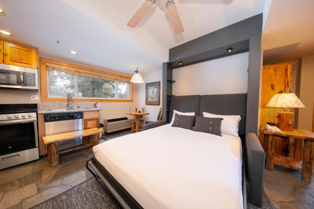 Red Wolf Lakeside Lodge - Image 3