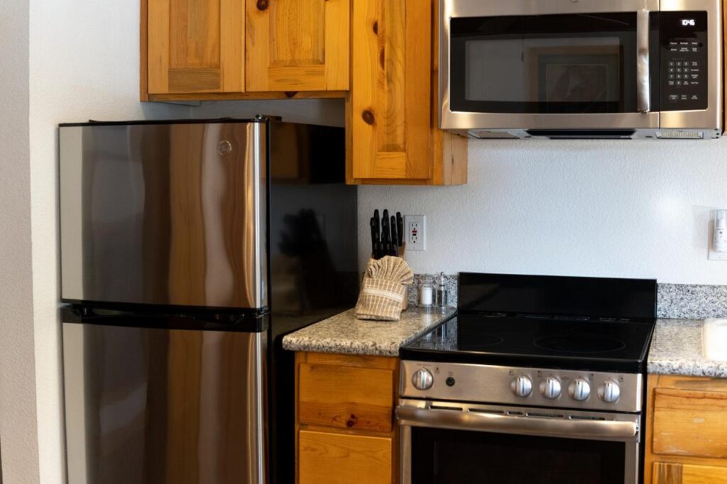 Red Wolf Lakeside Lodge - Image 5