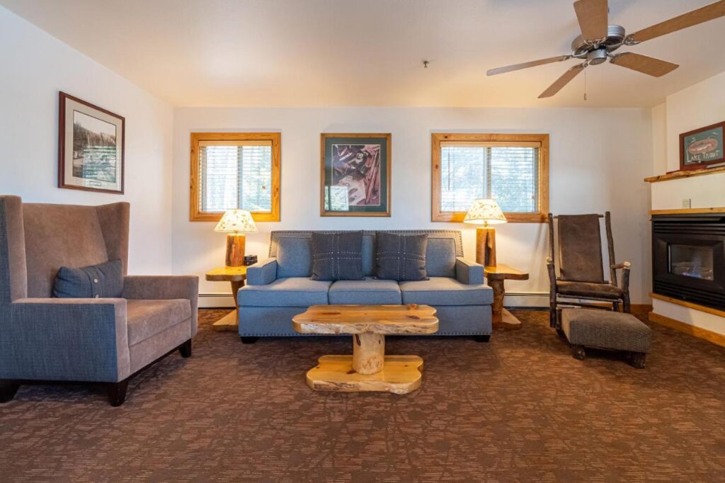 Red Wolf Lakeside Lodge - Image 6