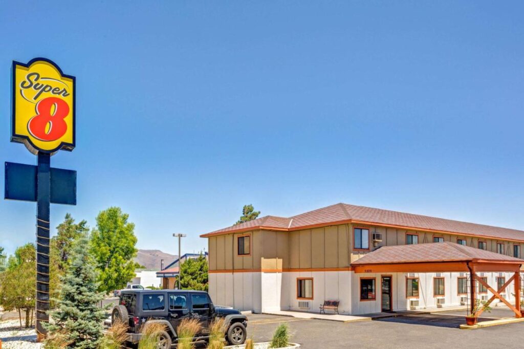 Super 8 by Wyndham Carson City Lake Tahoe - Image 1