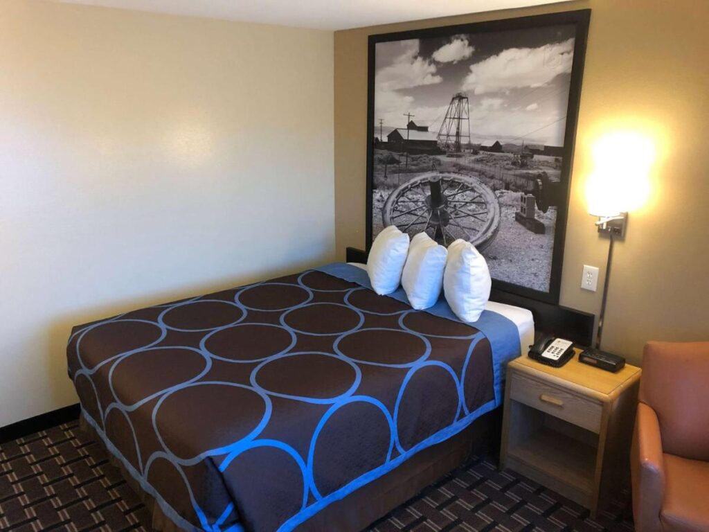 Super 8 by Wyndham Carson City Lake Tahoe - Image 2