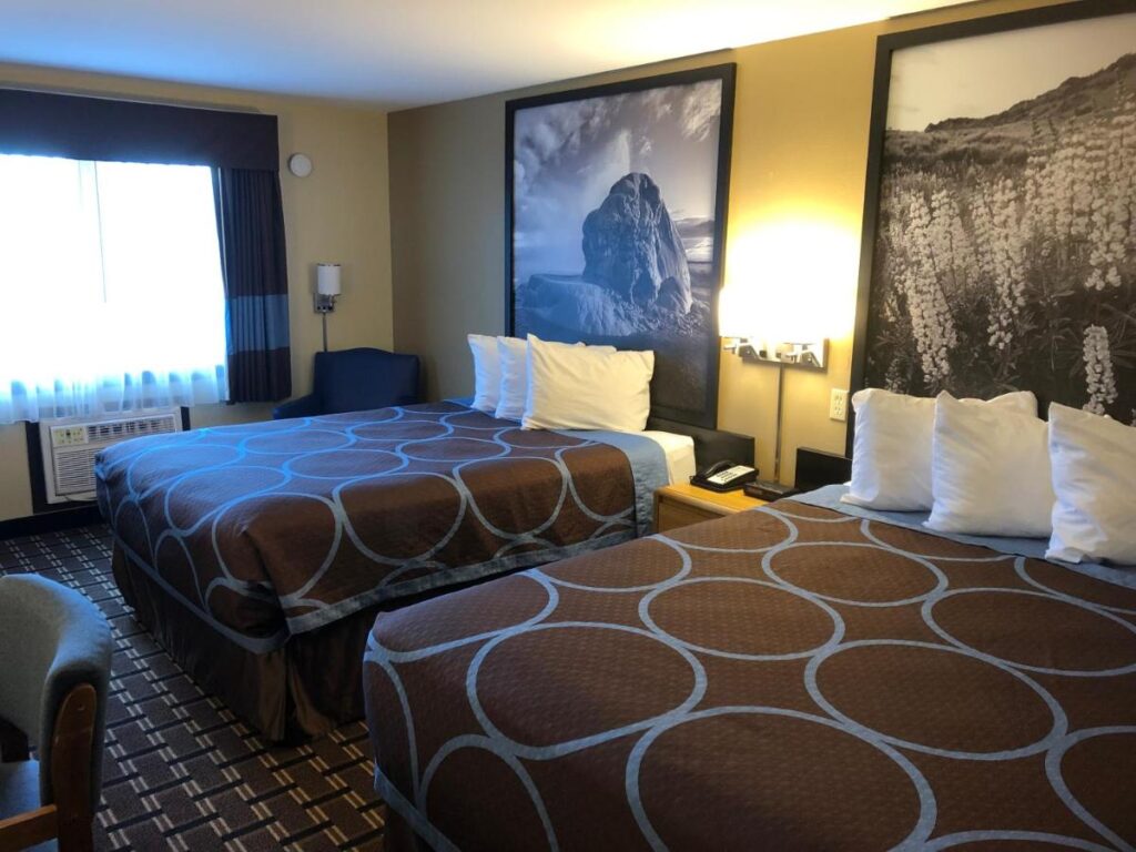 Super 8 by Wyndham Carson City Lake Tahoe - Image 5