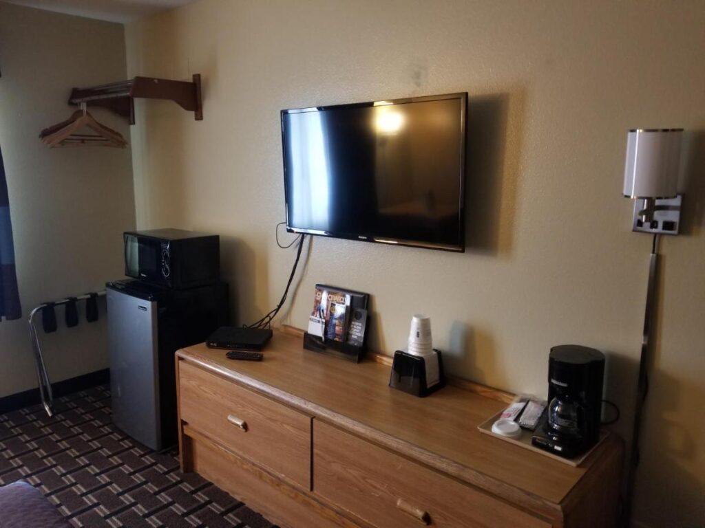 Super 8 by Wyndham Carson City Lake Tahoe - Image 6