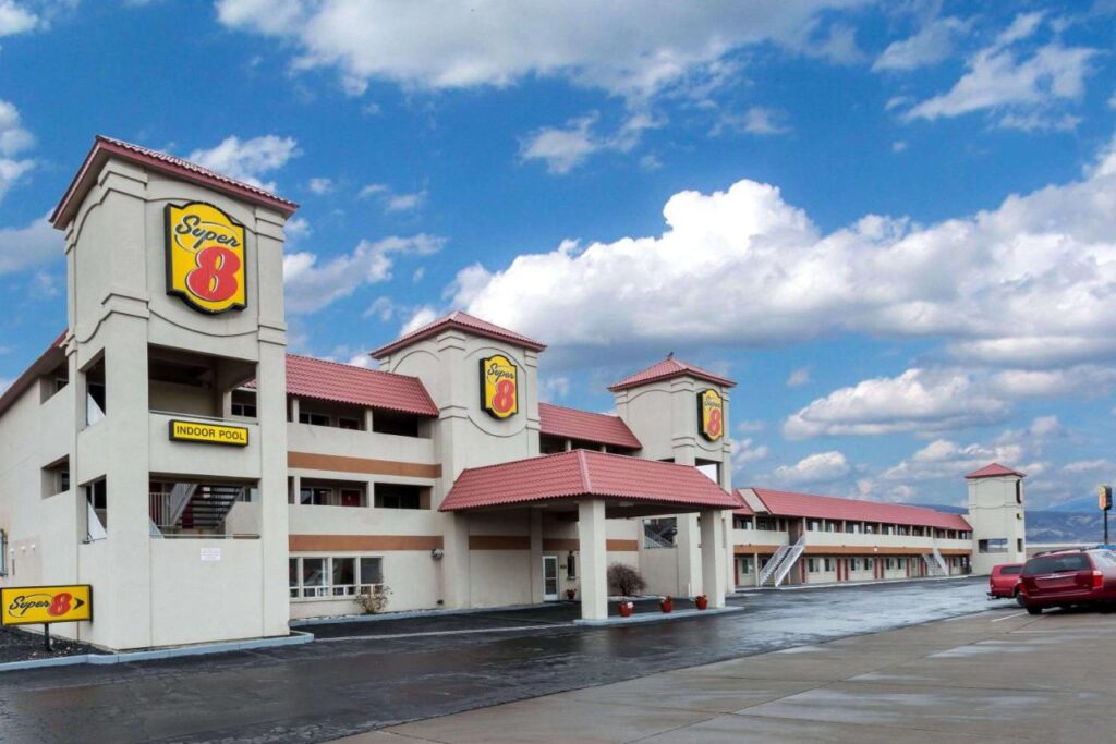 Super 8 by Wyndham Fernley - Image 1