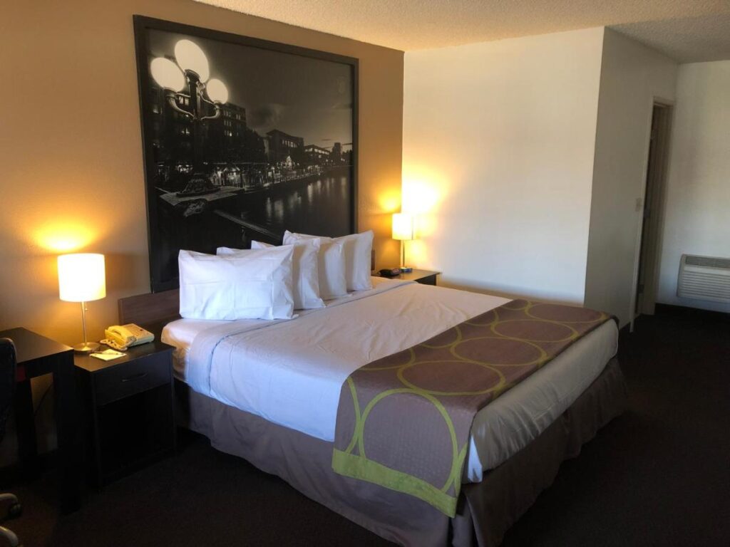 Super 8 by Wyndham Fernley - Image 2