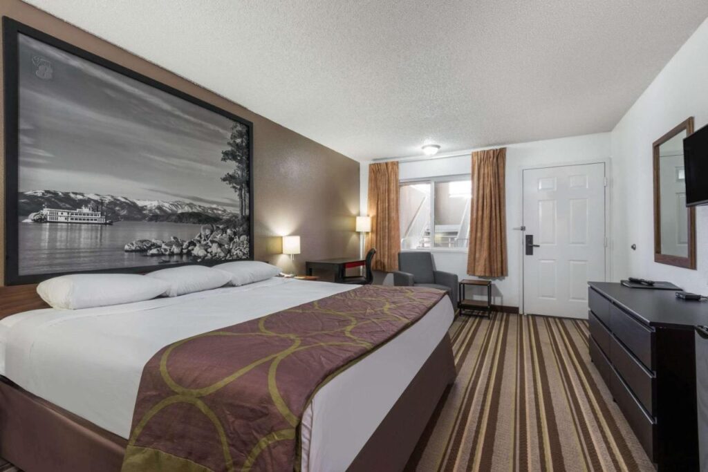Super 8 by Wyndham Fernley - Image 3