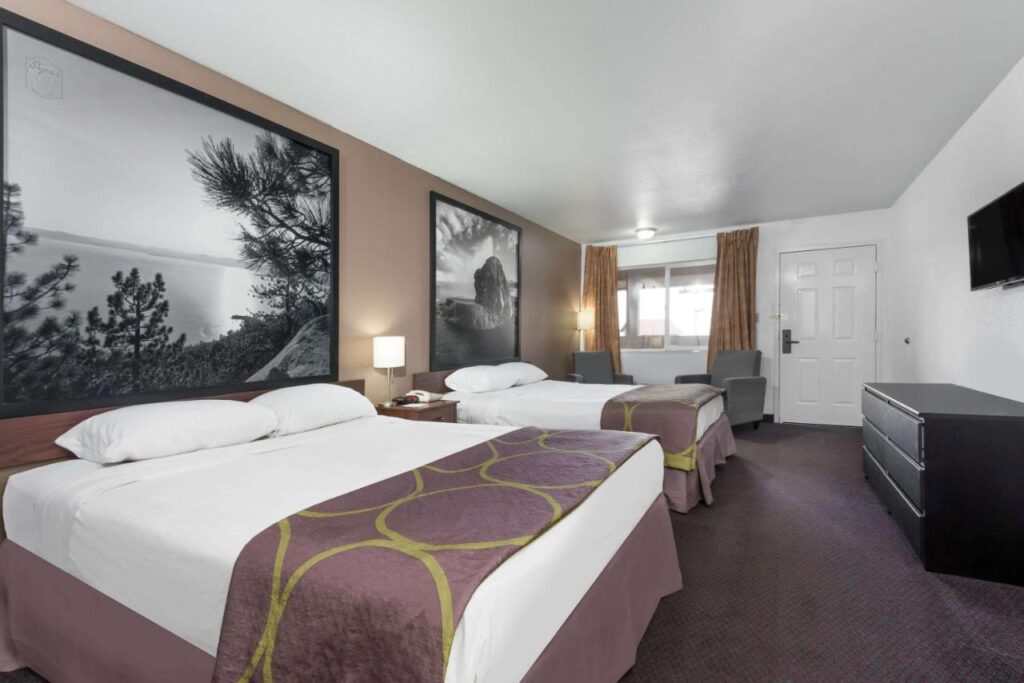 Super 8 by Wyndham Fernley - Image 4