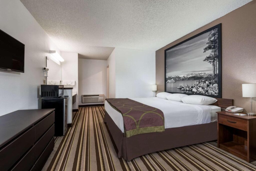 Super 8 by Wyndham Fernley - Image 6