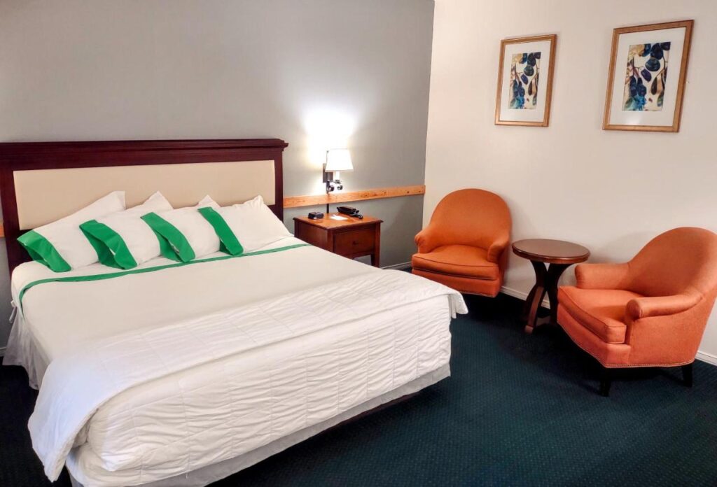 GuestHouse Inn Enumclaw - Image 1
