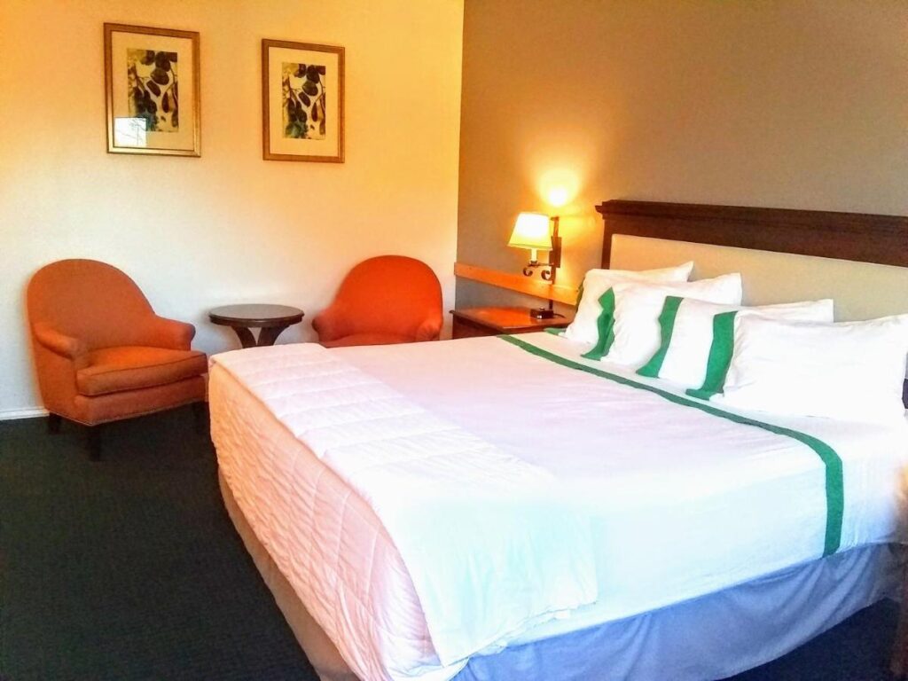 GuestHouse Inn Enumclaw - Image 4