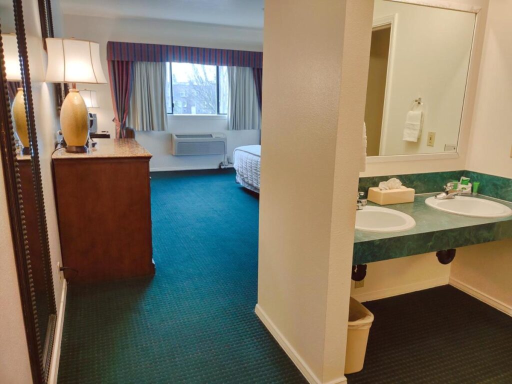 GuestHouse Inn Enumclaw - Image 5