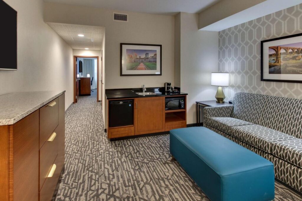 Drury Plaza Hotel Richmond - Image 2