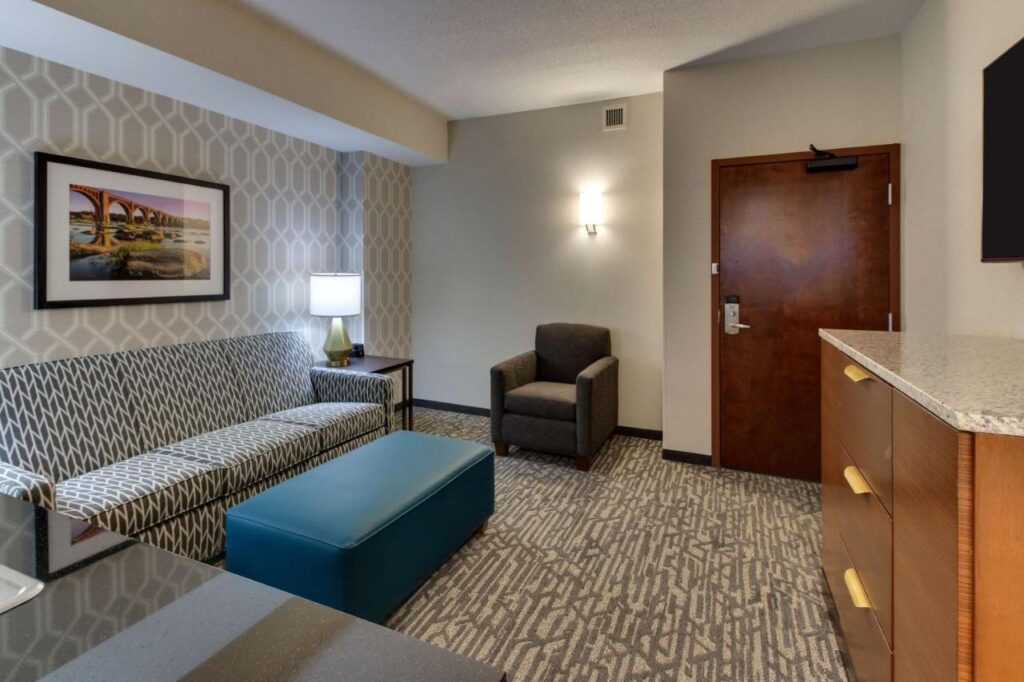 Drury Plaza Hotel Richmond - Image 3