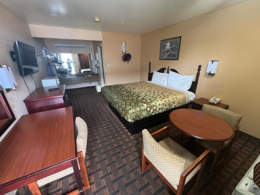 Travel inn - Image 1