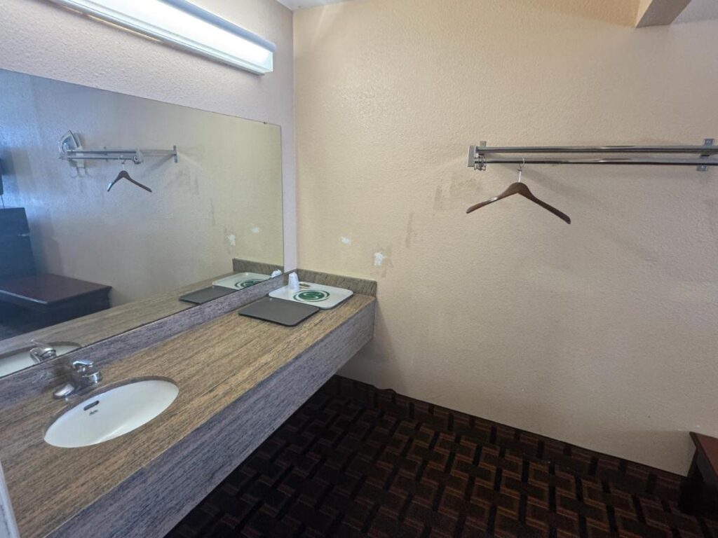 Travel inn - Image 4