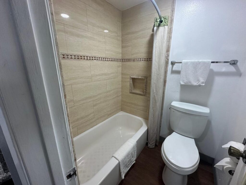 Palm Inn Hotel near Tyler Mall Riverside - Image 2