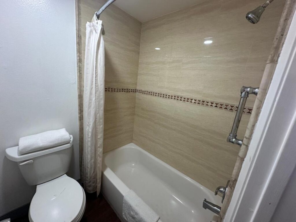 Palm Inn Hotel near Tyler Mall Riverside - Image 3