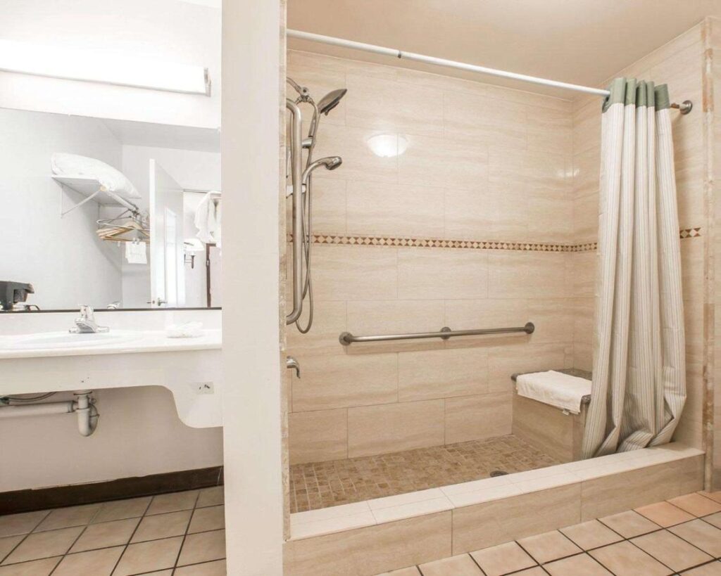 Palm Inn Hotel near Tyler Mall Riverside - Image 6