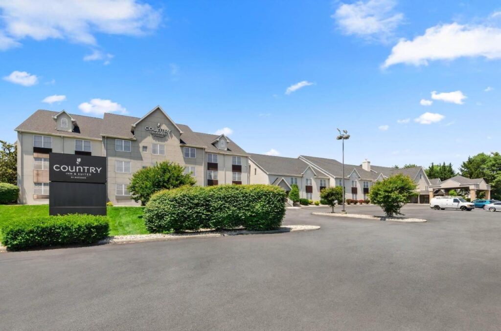 Country Inn & Suites by Radisson, Roanoke, VA - Image 1