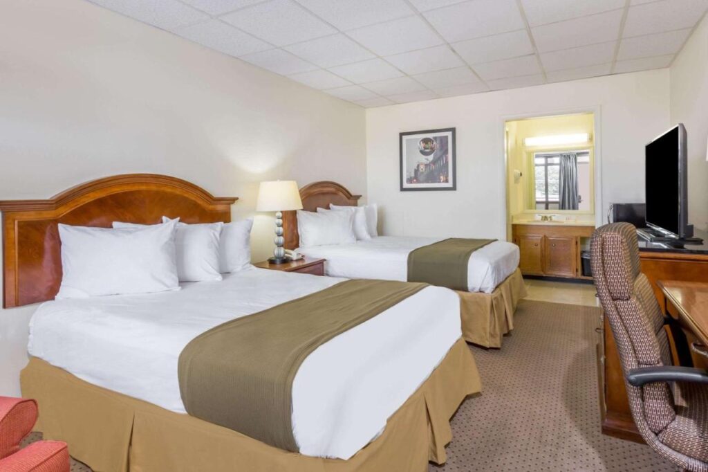 Days Inn by Wyndham Bedford - Image 4