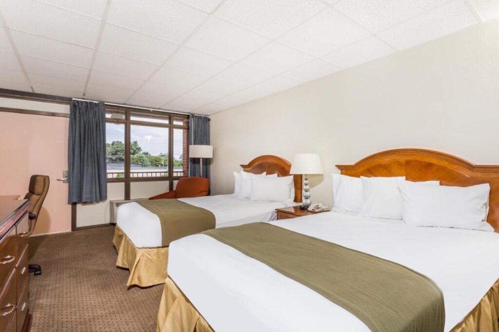 Days Inn by Wyndham Bedford - Image 5