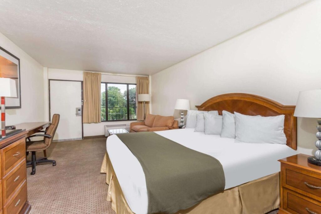 Days Inn by Wyndham Bedford - Image 6