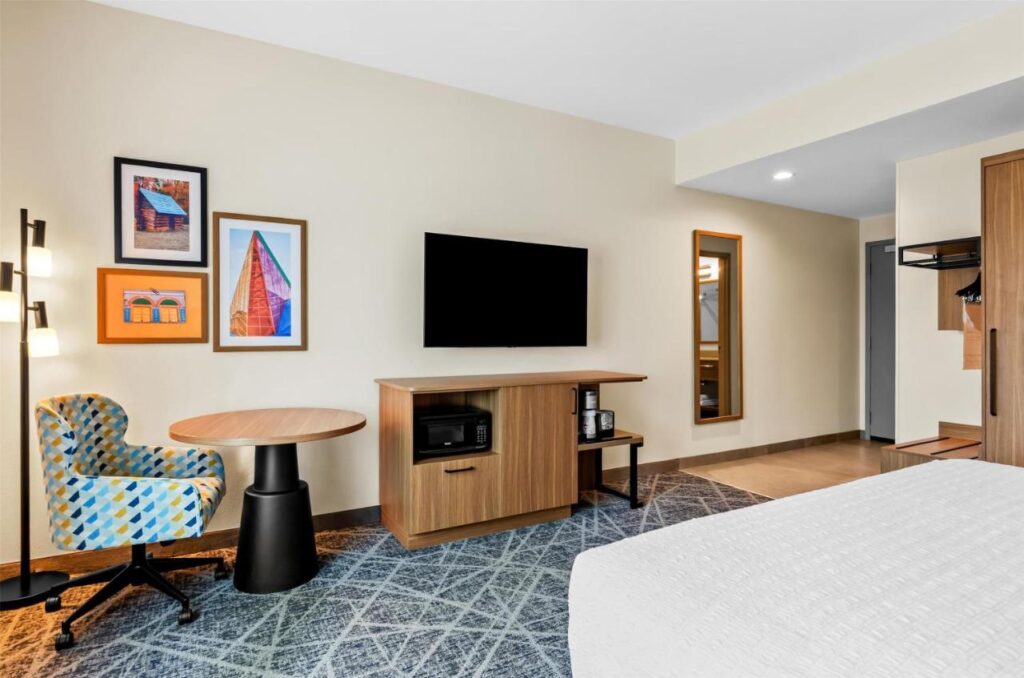 Hampton Inn Daleville - Image 3