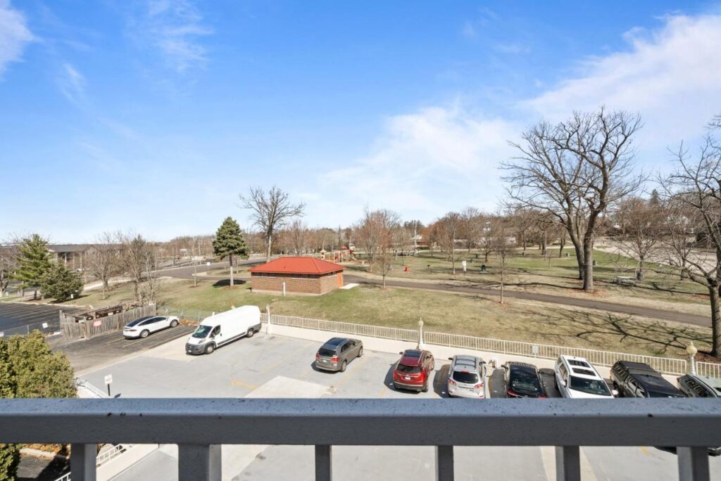 Bella Vista Suites Lake Geneva - Image 1