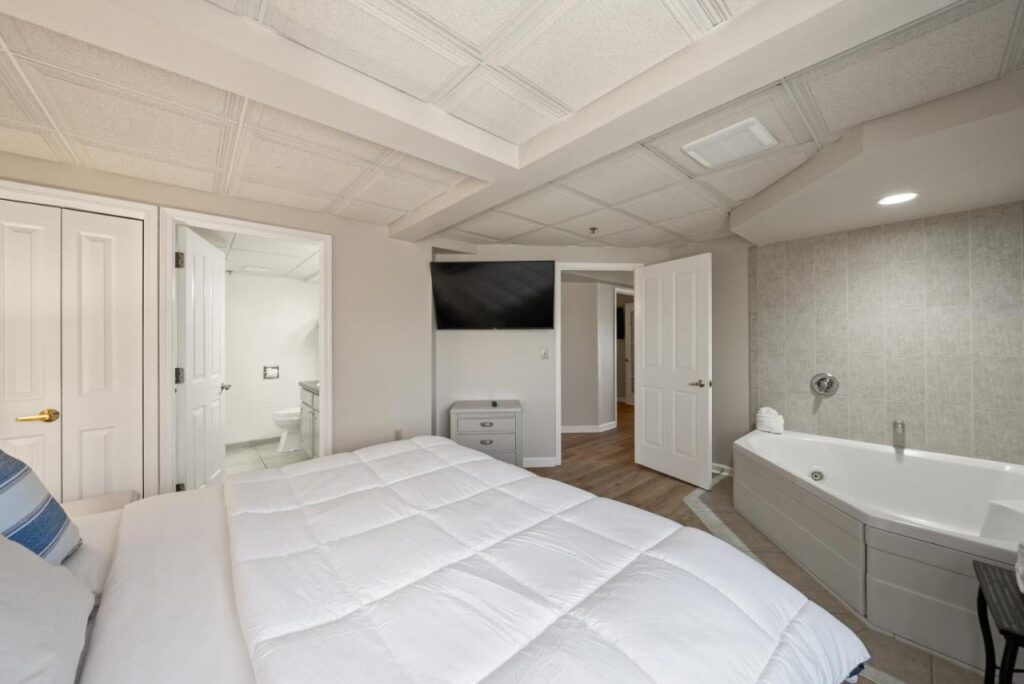 Bella Vista Suites Lake Geneva - Image 5