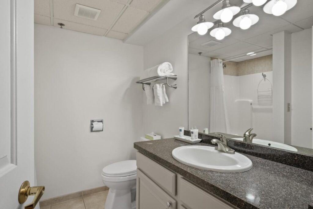 Bella Vista Suites Lake Geneva - Image 6