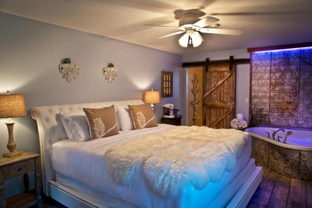 Maxwell Mansion Hotel - Image 2