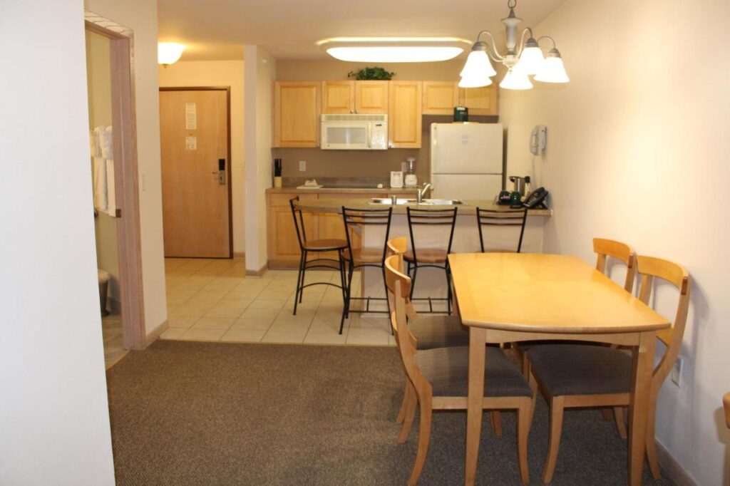 Mill Creek Hotel - Image 1