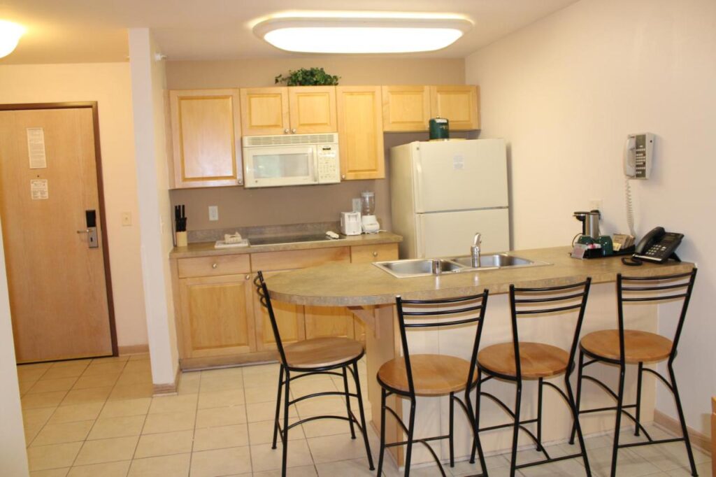 Mill Creek Hotel - Image 2