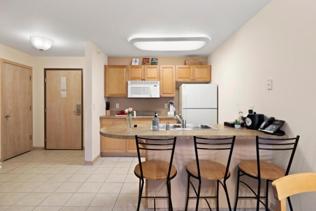 Mill Creek Hotel - Image 3