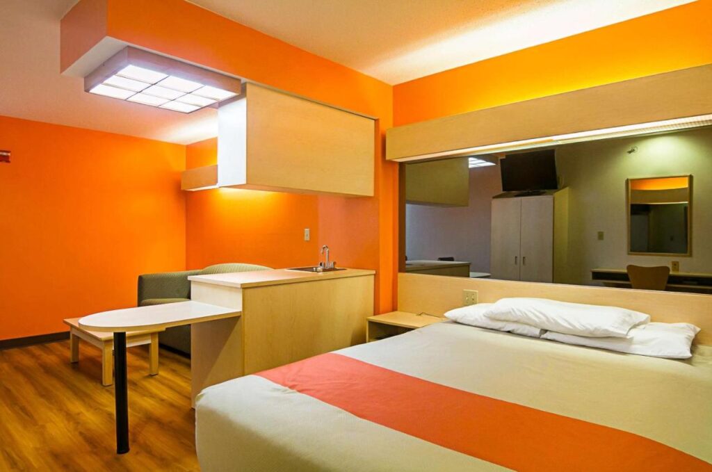Motel 6-Sycamore, IL - Image 2