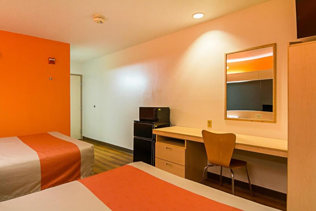Motel 6-Sycamore, IL - Image 4