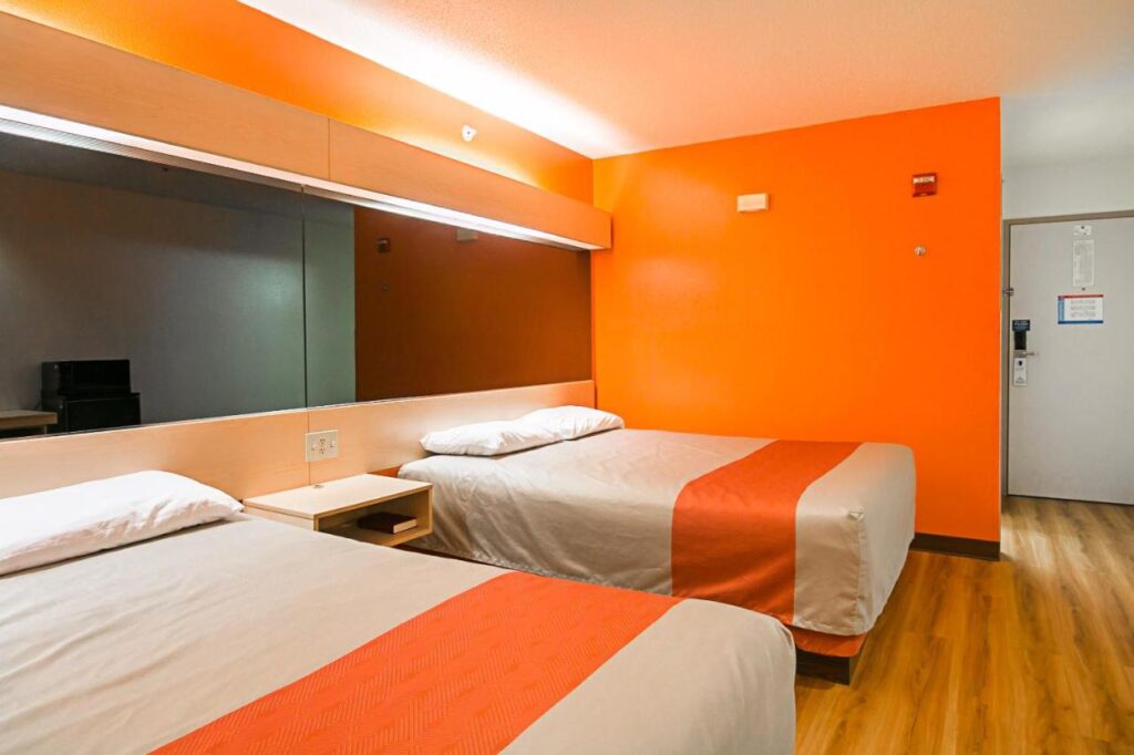Motel 6-Sycamore, IL - Image 5