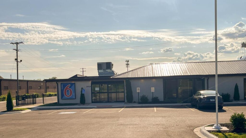 Studio 6 Rockford, IL – RFD Airport - Image 1
