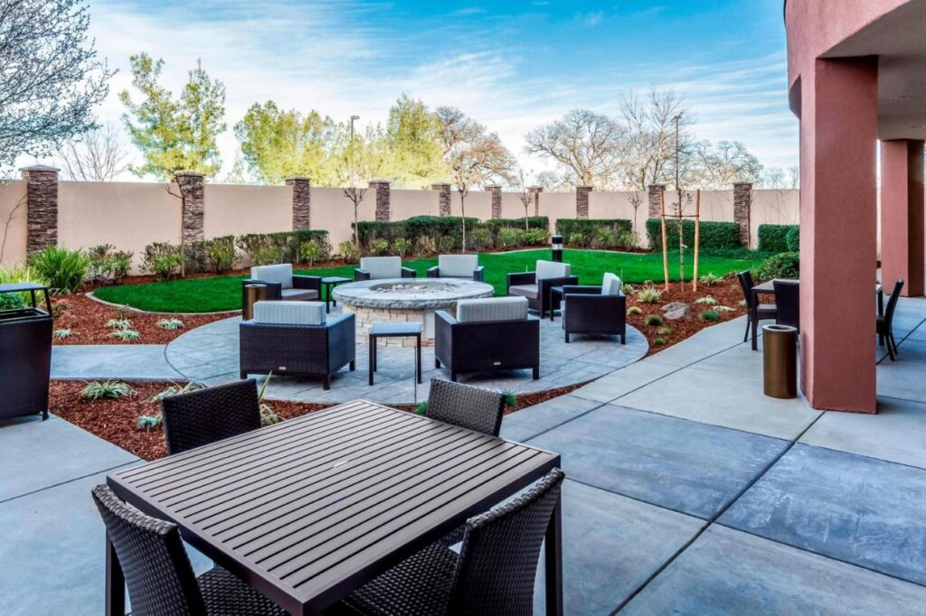 Courtyard by Marriott Roseville Galleria Mall/Creekside Ridge Drive - Image 1