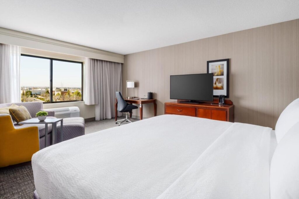 Courtyard by Marriott Roseville Galleria Mall/Creekside Ridge Drive - Image 3