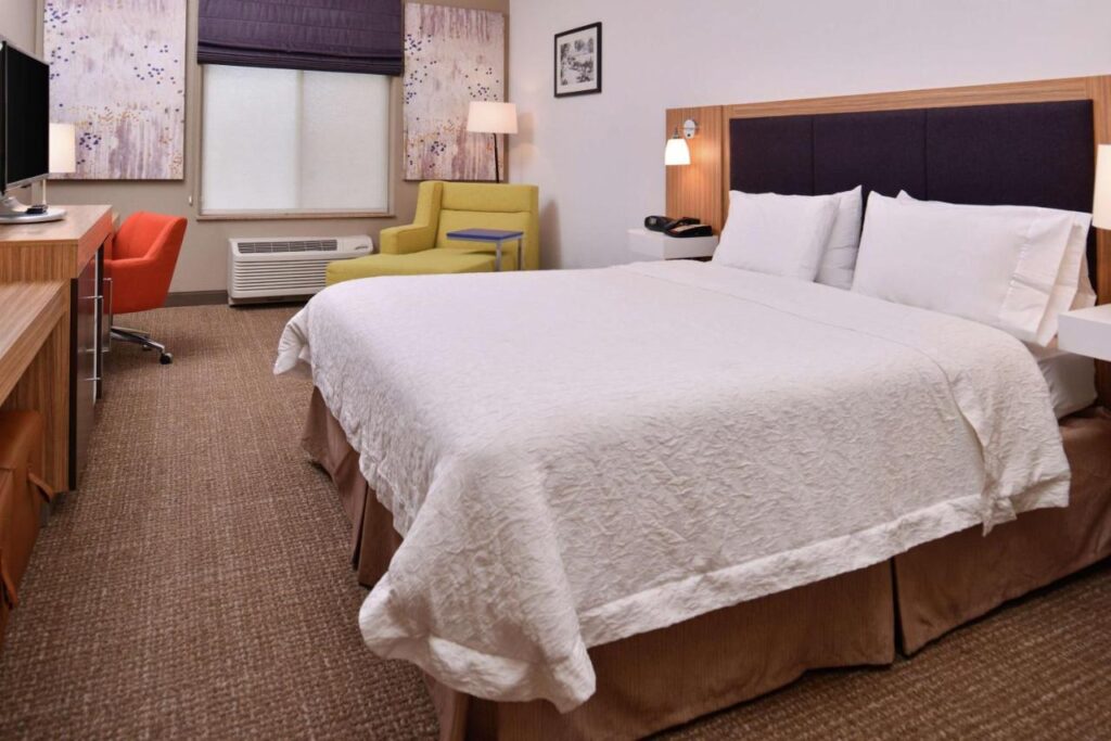 Hampton Inn & Suites Woodland-Sacramento Area - Image 2