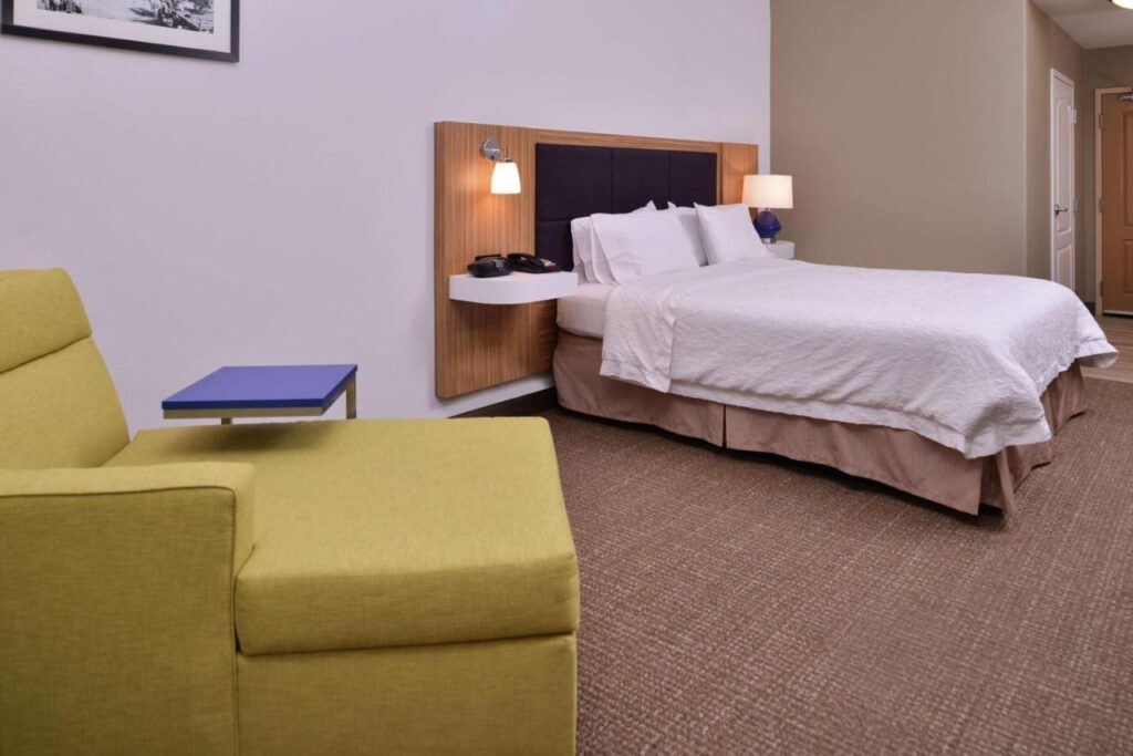 Hampton Inn & Suites Woodland-Sacramento Area - Image 3