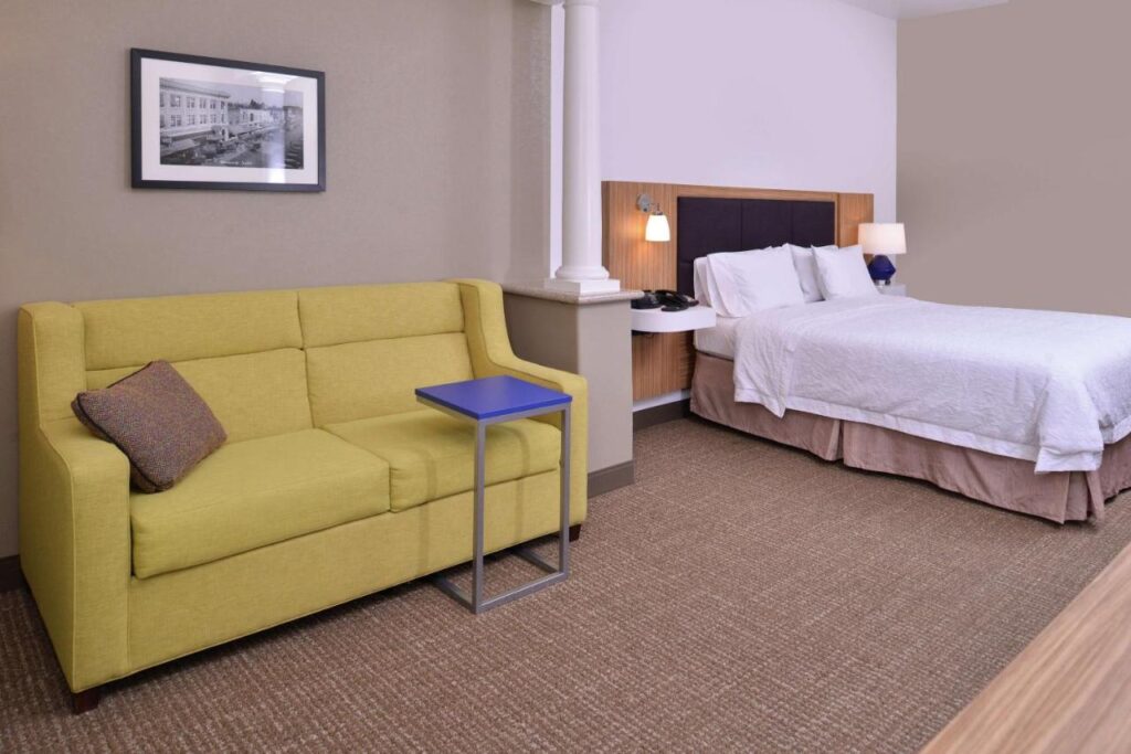 Hampton Inn & Suites Woodland-Sacramento Area - Image 4