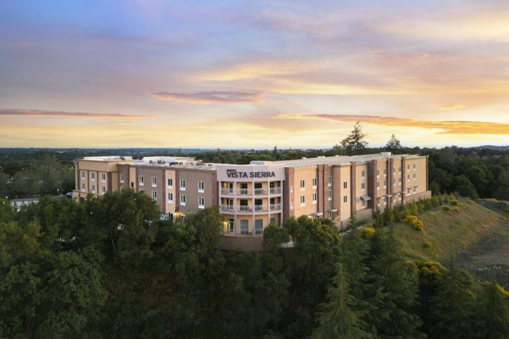 Hotel Vista Sierra - Image 1