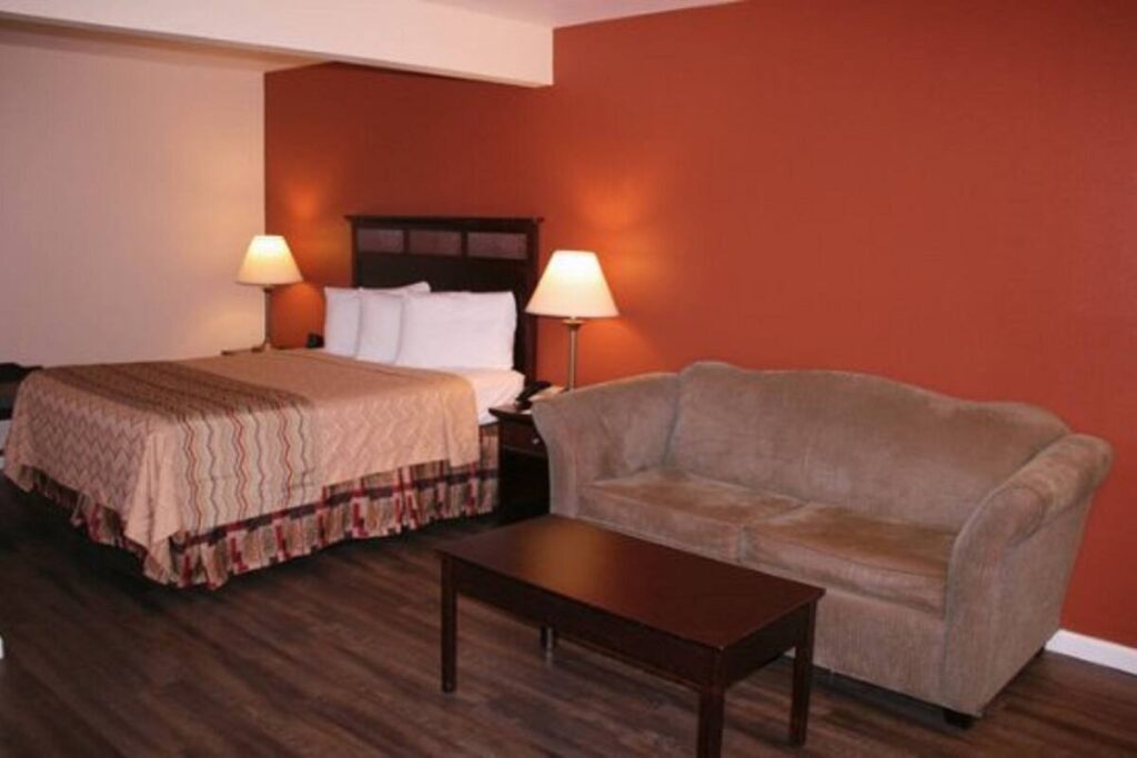 Valley Oaks Inn Woodland - Image 2